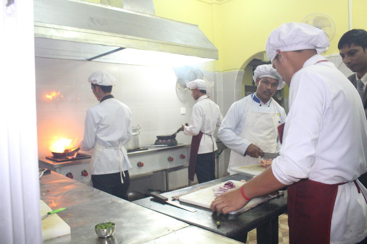 Asian Hotel Butwal Buitenkant foto